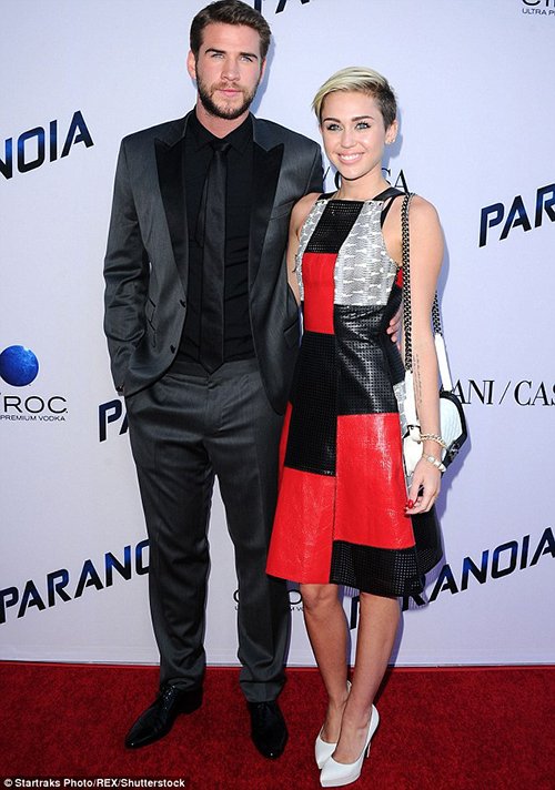 Miley Cyrus - Liam Hemsworth sẽ làm đám cưới trên biển ngay trong hè này?