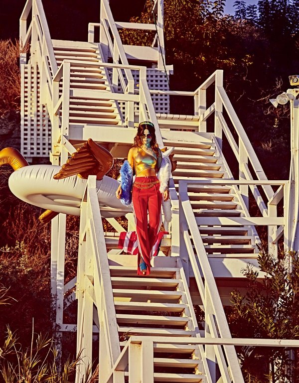 BST Vẻ đẹp hoang dã trên bãi biển của Selena Gomez