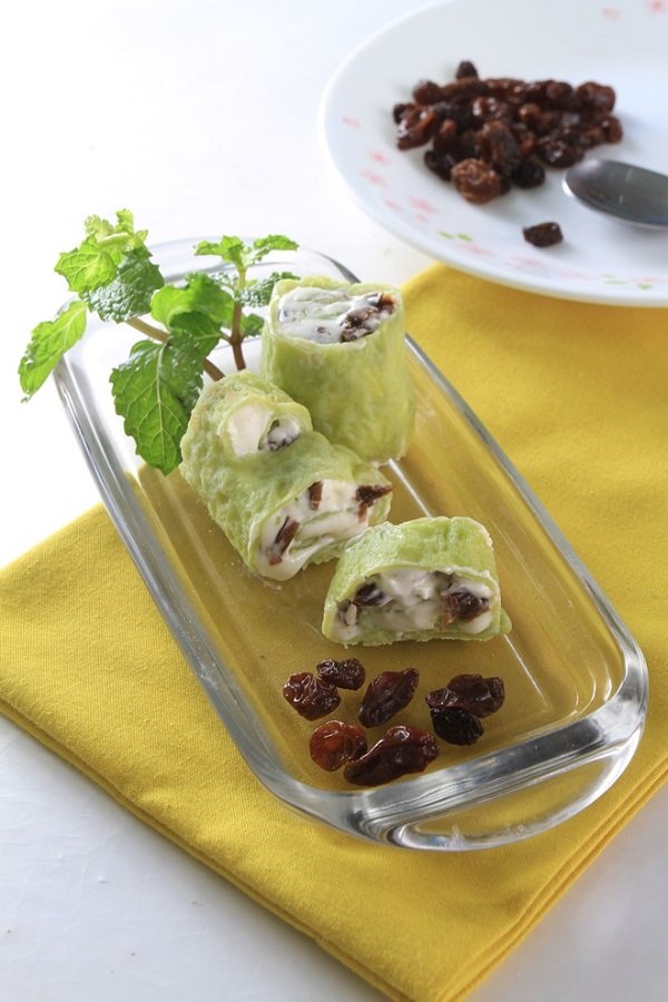 Làm bánh crepe trà xanh cuộn phô mai