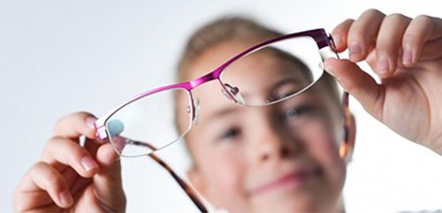 5 tuyệt chiêu giúp trẻ khỏi lo mắt tăng độ