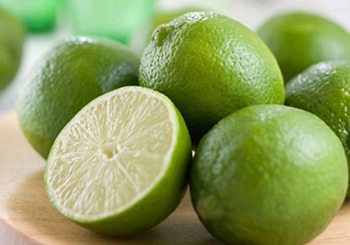 Lý do khiến bạn mang quả chanh trong suốt mùa hè