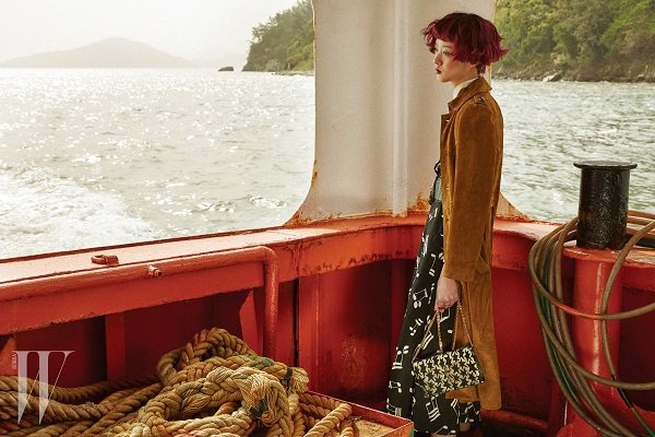 Ngắm BST thời trang Hàn Quốc với cảm hứng từ biển khơi