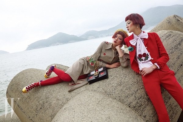 Ngắm BST thời trang Hàn Quốc với cảm hứng từ biển khơi