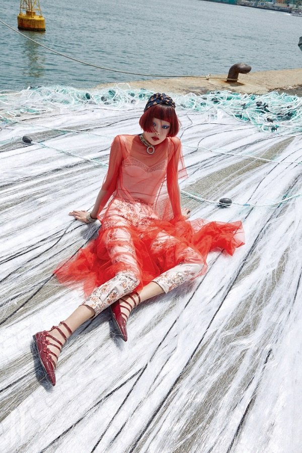 Ngắm BST thời trang Hàn Quốc với cảm hứng từ biển khơi