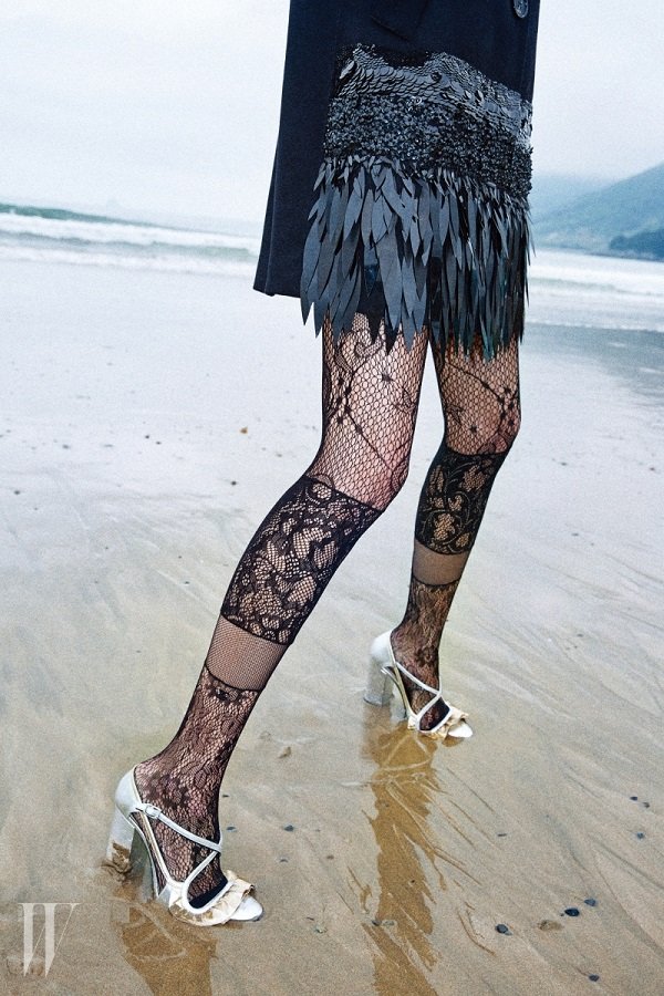 Ngắm BST thời trang Hàn Quốc với cảm hứng từ biển khơi