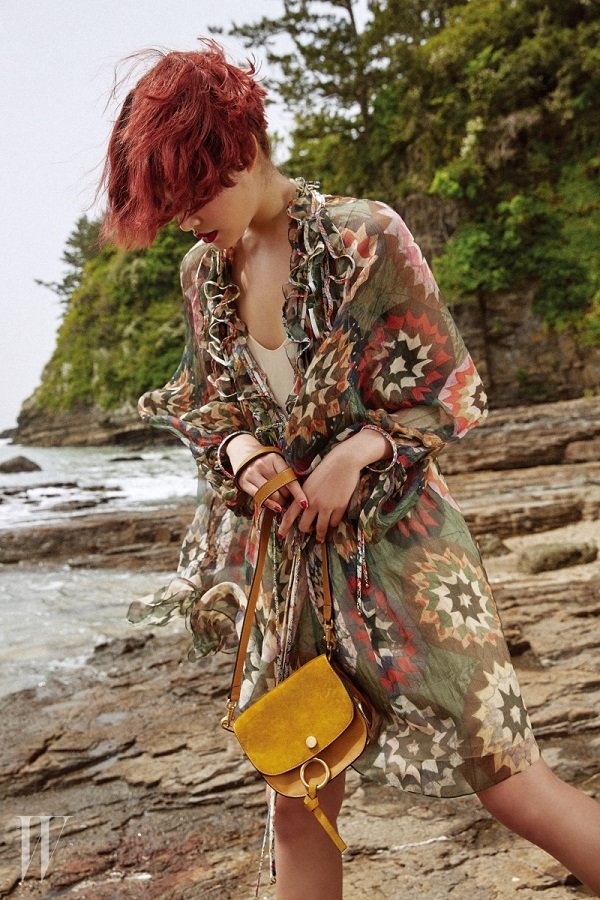 Ngắm BST thời trang Hàn Quốc với cảm hứng từ biển khơi