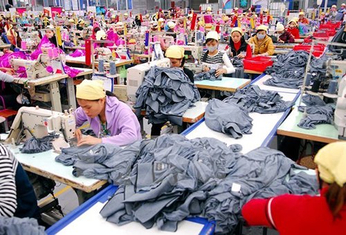 Việt Nam đứng đầu về nhập khẩu phụ kiện dệt may từ Hàn Quốc năm 2015