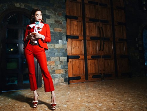 Thời trang ghế nóng siêu sang chảnh và đắt tiền của Hồ Ngọc Hà