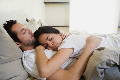 Lý do trong phòng ngủ, vợ chồng nào cũng nên để sẵn 1 cây kim?