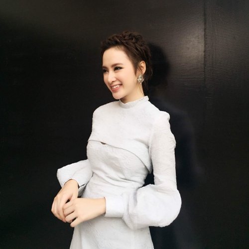 Bí quyết tỏa sáng khi xuống phố của Angela Phương Trinh