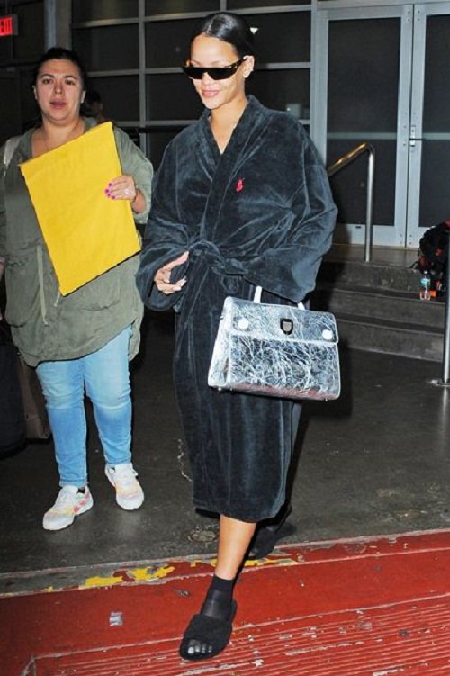 Nóng khó cưỡng với gu ăn vận của Rihanna