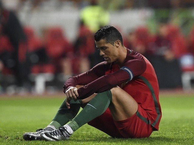 Ronaldo bỏ ăn vì... sút hỏng penalty