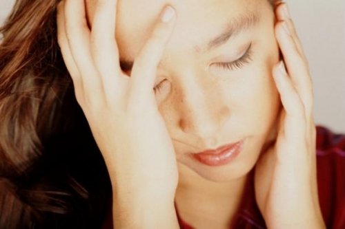 Cách giảm chứng đau đầu không cần uống thuốc