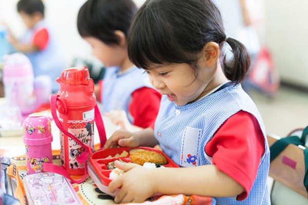 Trẻ em Nhật Bản không được ngủ trưa ở trường mẫu giáo