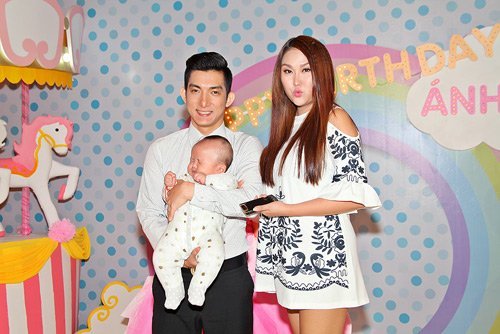Con trai 4 tháng tuổi của Phi Thanh Vân gây chú ý