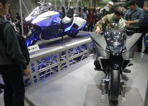 Khám phá xe môtô độc lạ NM4 Vultus của Honda