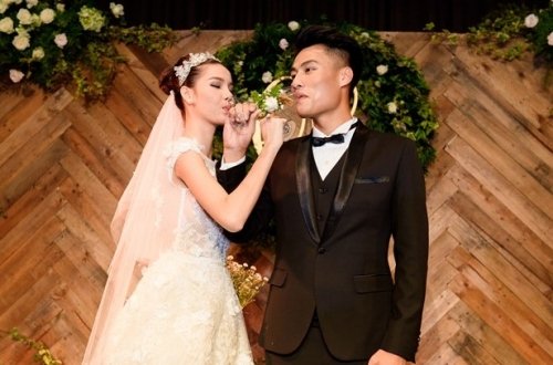 Mạc Hồng Quân – Kỳ Hân hôn say đắm trong lễ cưới lãng mạn