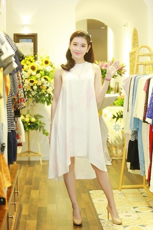 Á hậu Huyền My mặc đầm xinh như công chúa
