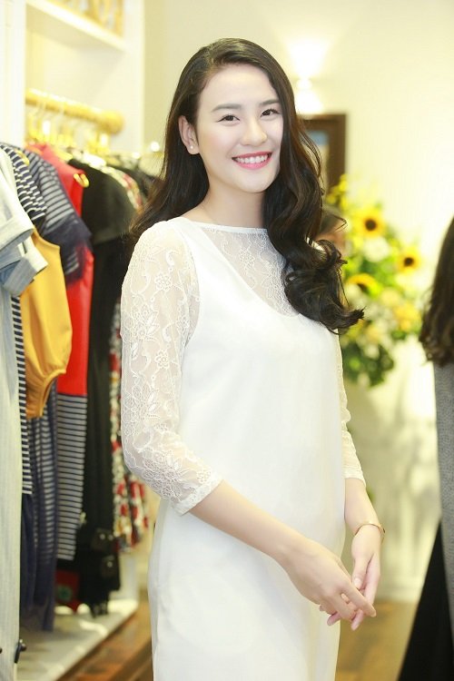 Á hậu Huyền My mặc đầm xinh như công chúa