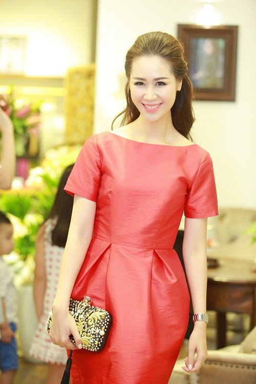 Á hậu Huyền My mặc đầm xinh như công chúa