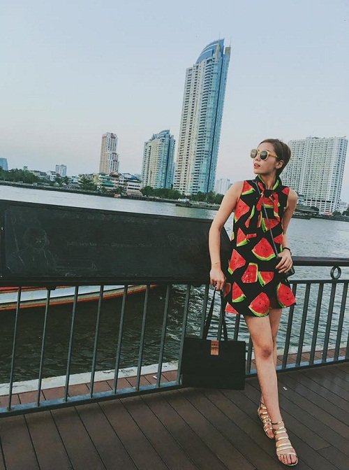 Hoa hậu Kỳ Duyên diện đồ sành điệu đi du lịch