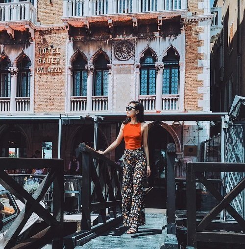 Hoa hậu Kỳ Duyên diện đồ sành điệu đi du lịch