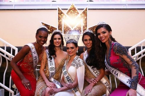 Dung nhan nóng bỏng của người mẫu đăng quang Hoa hậu Brazil 2016