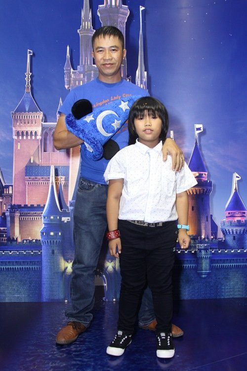 Hoàng Bách khoe vợ đẹp, con xinh