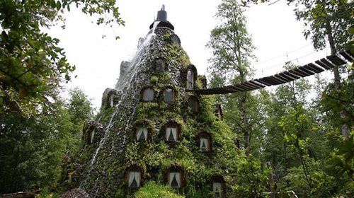 Những ngôi nhà trên cây cực độc đáo khắp thế giới