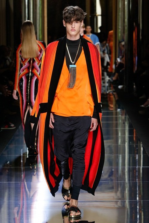 Balmain Paris FW: Quân đoàn quyến rũ!