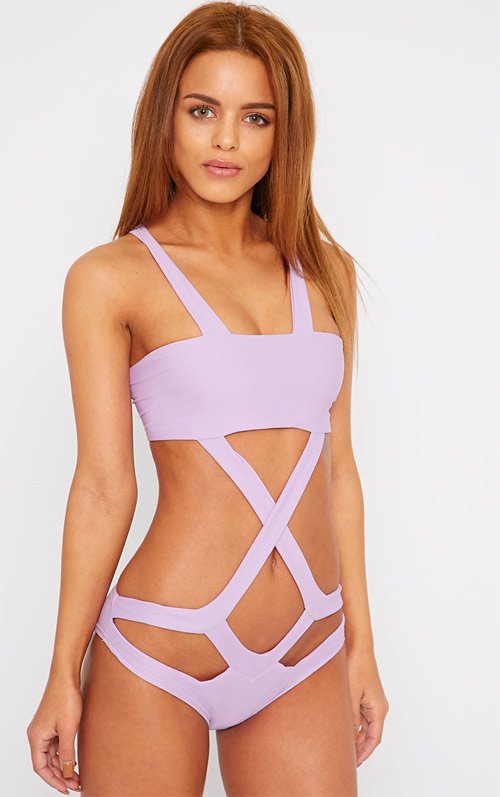 Nổi bật nhất bãi biển mùa hè với áo tắm khoét lỗ