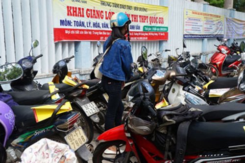 Chưa thi, tờ rơi mời nhập học đã xả trắng trường