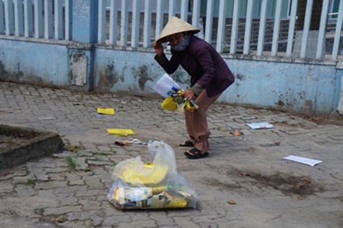 Chưa thi, tờ rơi mời nhập học đã xả trắng trường