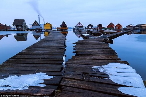 Ghé thăm làng nổi đẹp như tranh vẽ ở Hungary