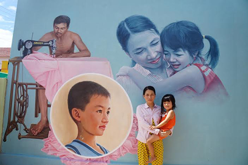 Ngỡ ngàng với 100 bức ảnh đẹp rực rỡ ở làng bích họa xứ Quảng