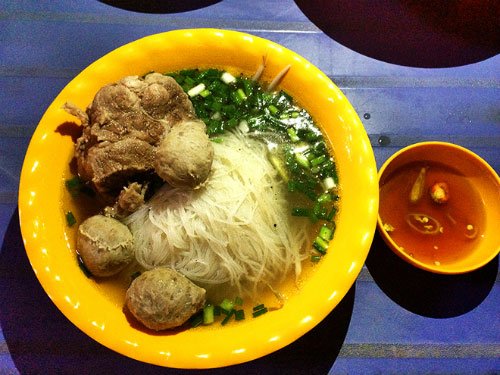 Gánh hủ tiếu gần 3 thập kỷ đông khách ở Sài Gòn