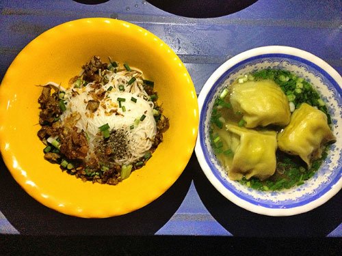 Gánh hủ tiếu gần 3 thập kỷ đông khách ở Sài Gòn