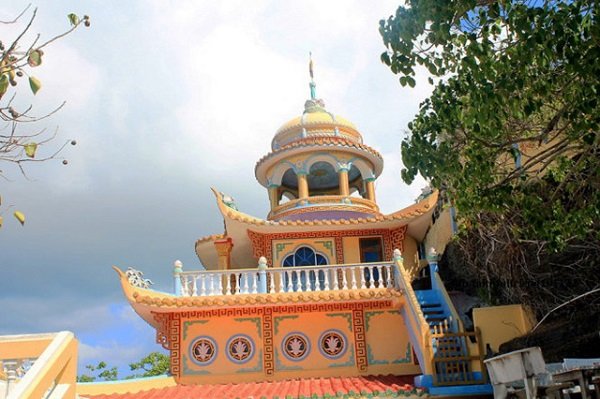 Ngoạn cảnh chùa Linh Sơn nơi đảo xa