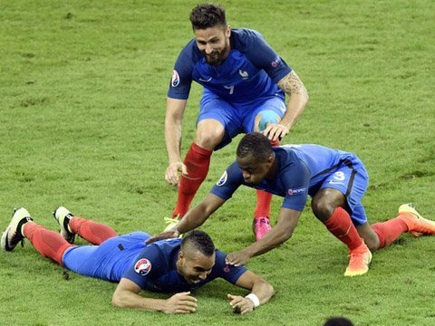 Pháp đại thắng và "con dao hai lưỡi" trước Đức