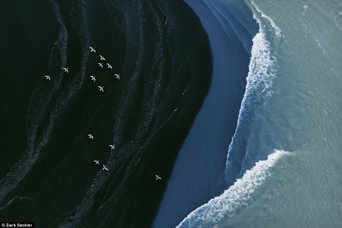 Vẻ đẹp ma mị của thiên nhiên Iceland nhìn từ trên cao