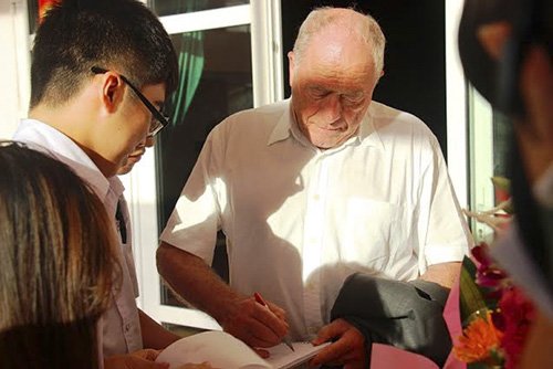 Giáo sư đạt Nobel Hóa học gặp 200 bạn trẻ yêu khoa học ở Bình Định