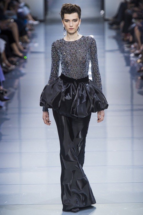 Những cô gái thành thị vô cùng quyến rũ của Armani