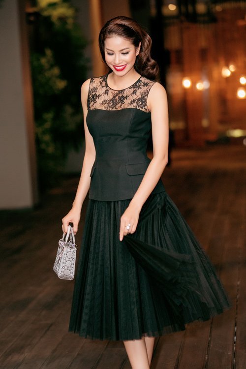 Hoa hậu Phạm Hương lại gây chú ý với "cây" hàng hiệu