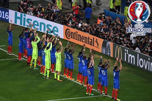 Chùm ảnh: Cầu thủ và CĐV Pháp vỡ òa trong niềm vui chiến thắng
