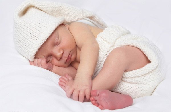 Bí kíp giúp trẻ dễ ngủ những ngày trời oi bức