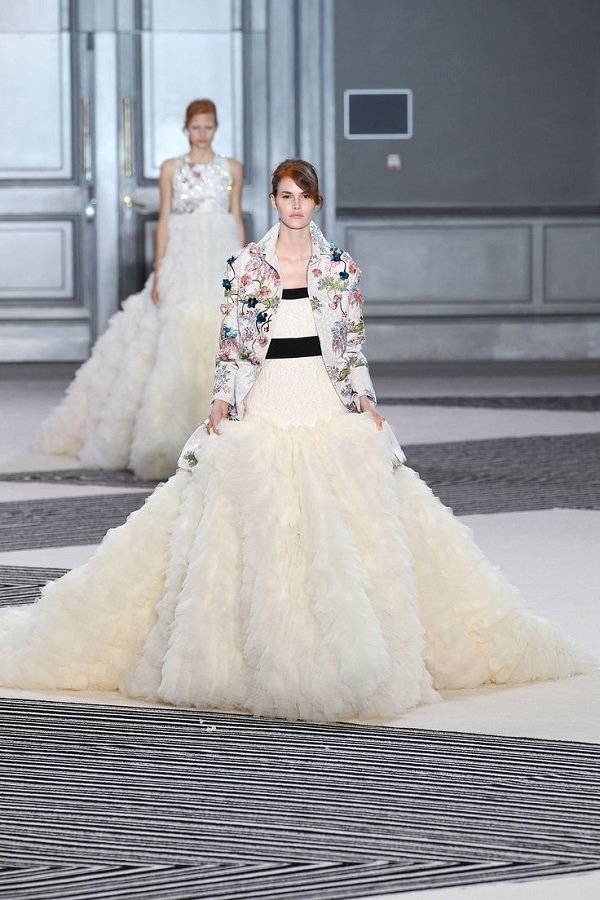 Ngắm những thiết kế váy cưới đẹp nhất trong tuần lễ thời trang Paris