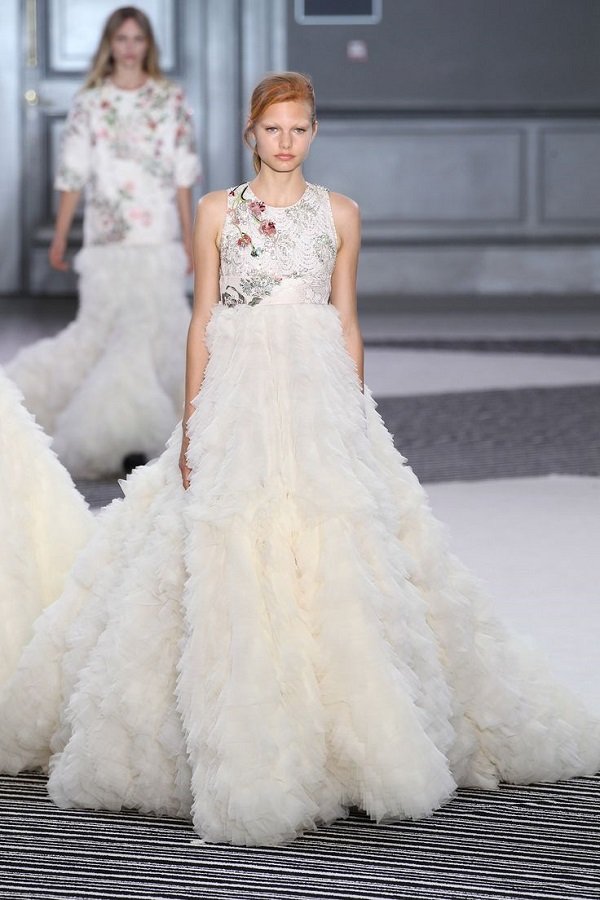 Ngắm những thiết kế váy cưới đẹp nhất trong tuần lễ thời trang Paris