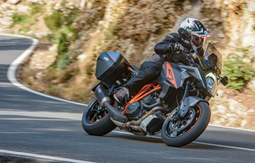 2017 KTM 1290 Super Duke GT: Chiến mã đường trường dẻo dai