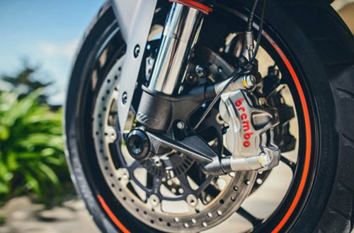 2017 KTM 1290 Super Duke GT: Chiến mã đường trường dẻo dai