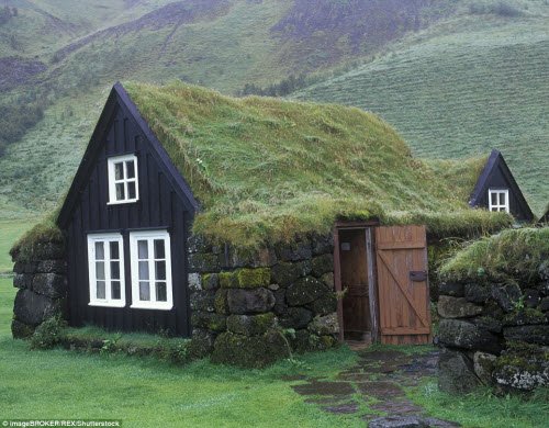 Những ngôi nhà mái cỏ đẹp như tranh vẽ ở Iceland